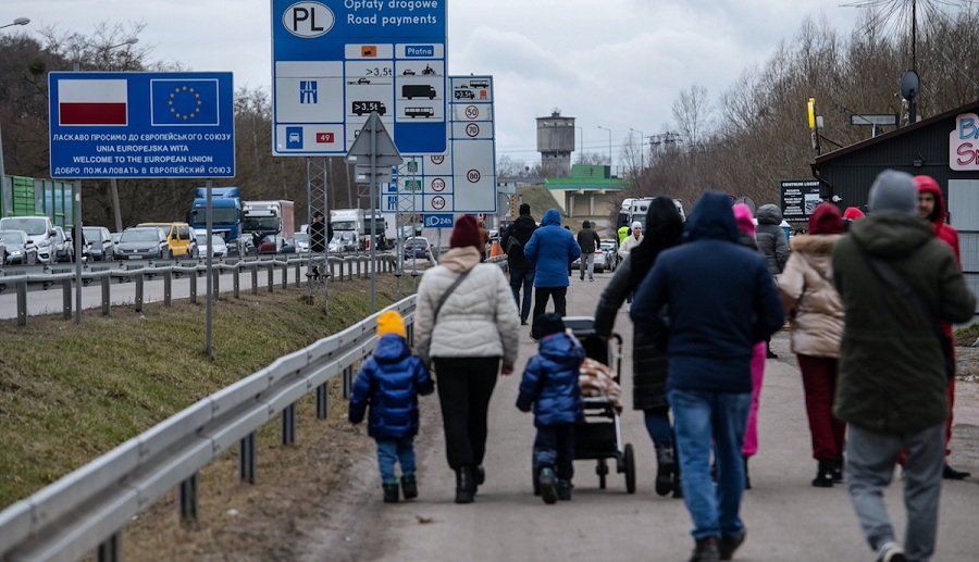 В Польшу прибыло 2.55 млн. беженцев из Украины - В Мире