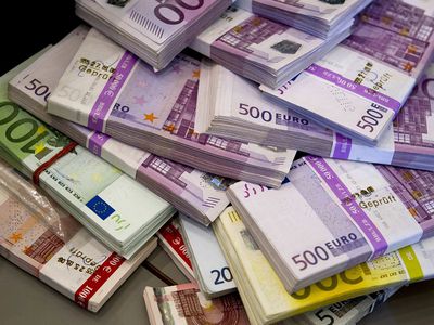 Пособия по безработице предлагается менять на большие пенсии - Литва и страны Балтии