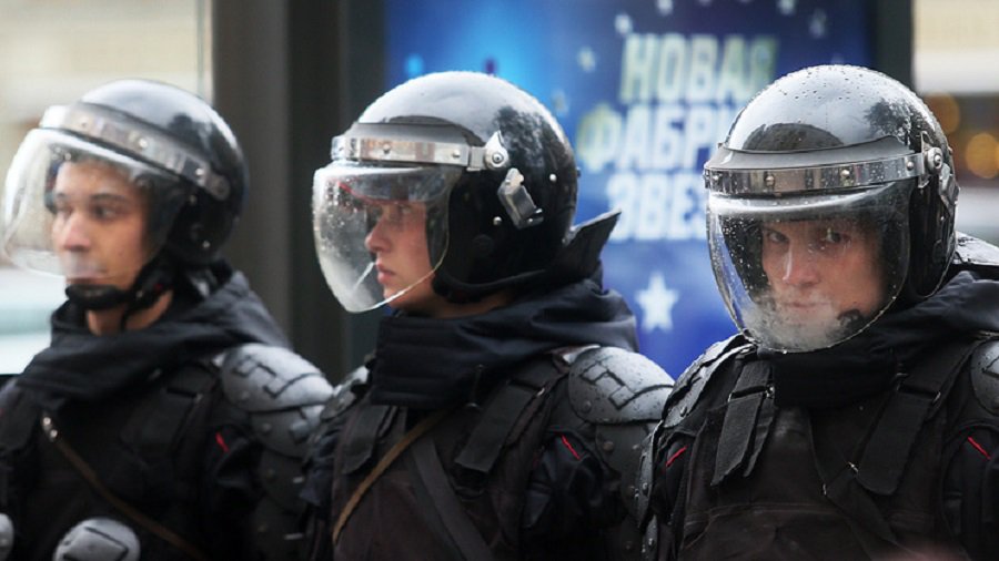 На несанкционированной акции в Москве 5 ноября полиция задержала около 300 человек - В Мире