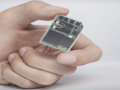 Intel представила компьютер размером с карту SD - IT новости