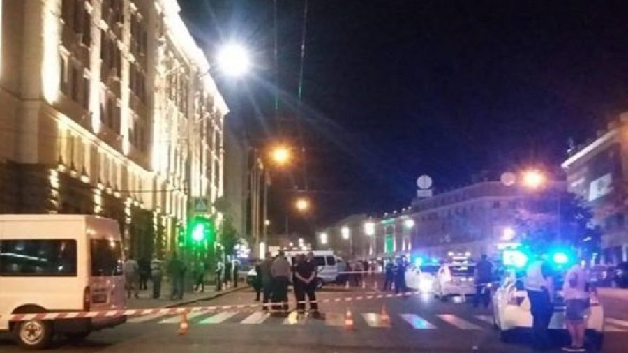 Один человек погиб и трое ранены в перестрелке у горсовета Харькова - В Мире