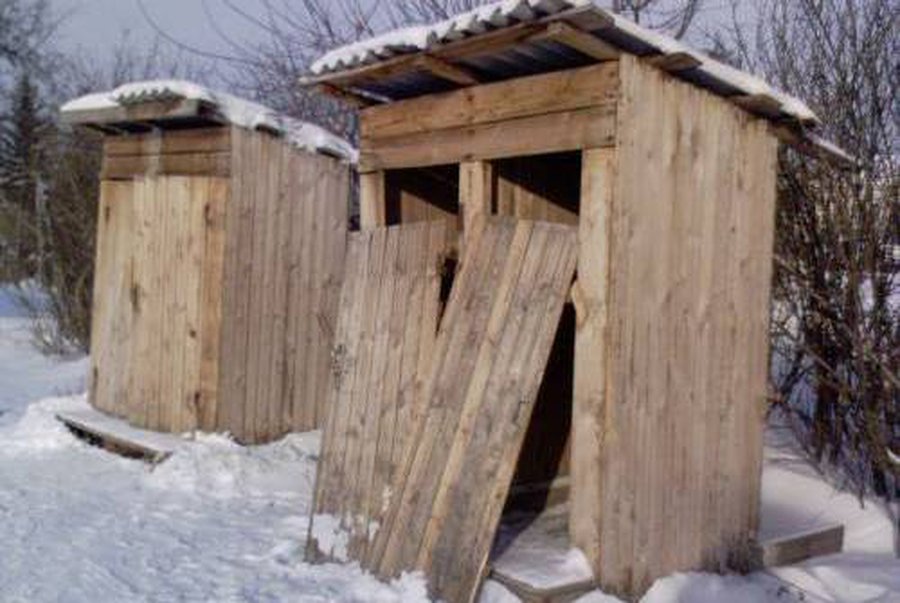 У многих жителей Эстонии, Латвии, Литвы, Венгрии и Румынии нет нормального туалета и ванной

 - В Мире