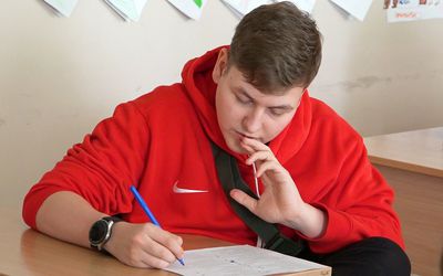 Денежными премиями отмечены достижения 171 висагинского школьника и трех педагогов - В Висагинасе