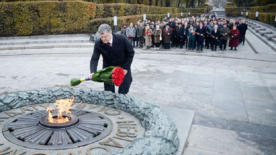 Порошенко не стал делать публичных заявлений в День освобождения Украины от фашизма - В Мире
