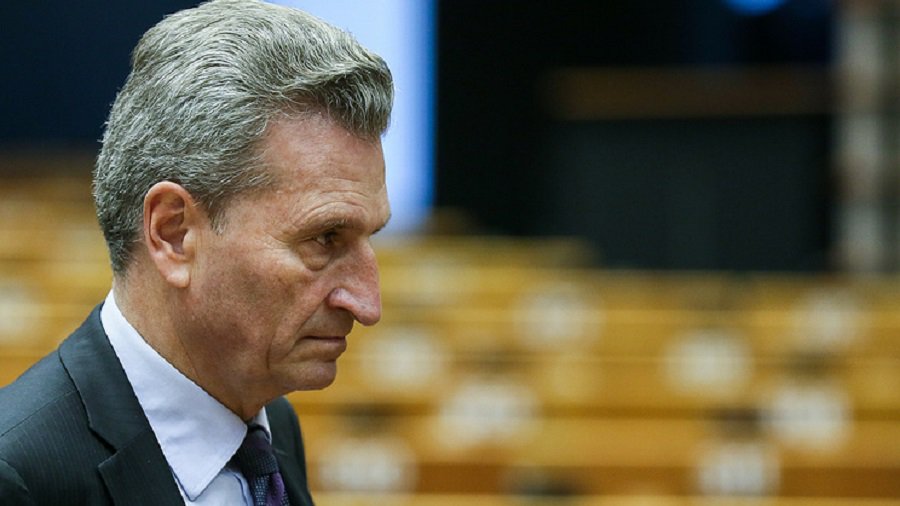 Еврокомиссар назвал новые санкции против России неуместными - В Мире