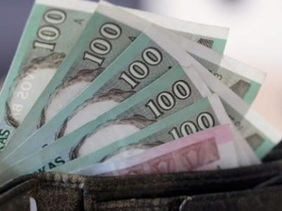 С октября повышаются зарплаты некоторых госслужащих - Литва и страны Балтии