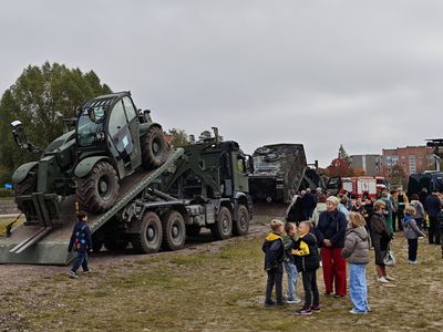 Сегодня в Висагинасе проходит выставка военной техники и вооружения - В Висагинасе