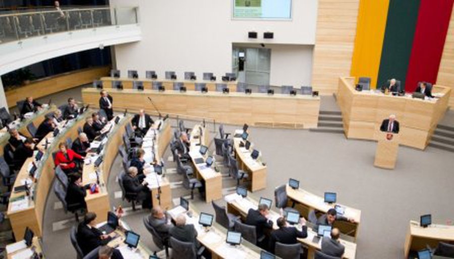 В парламенте Литвы присягнут три новых депутата - Литва и страны Балтии