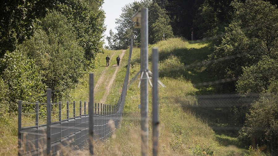 Границу с Белоруссией постоянно патрулируют несколько сотен военных Литвы - командующий - Литва и страны Балтии