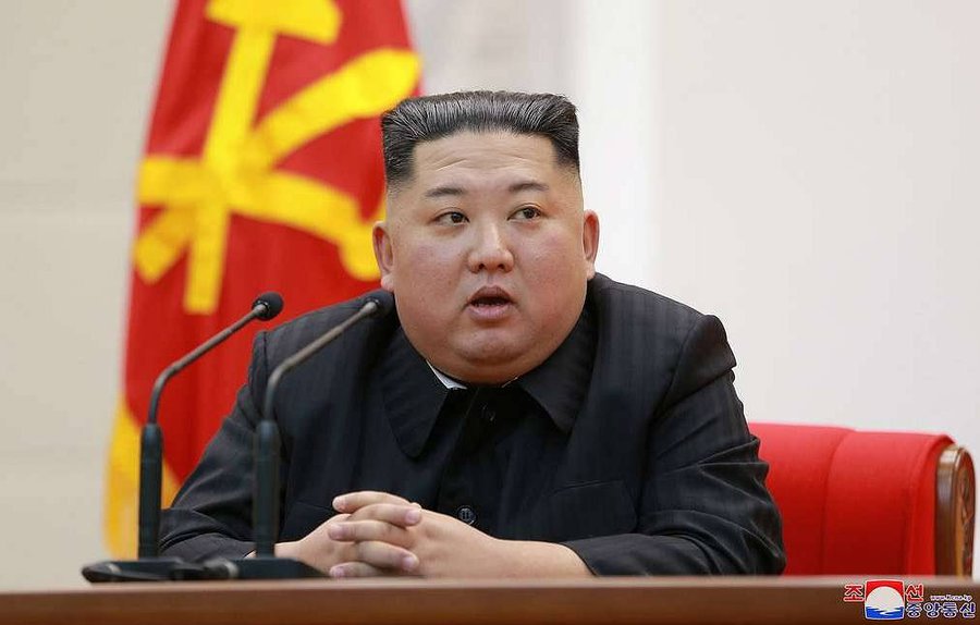 Ким Чен Ын призвал нанести удар по силам, использующим санкции для удушения КНДР - В Мире