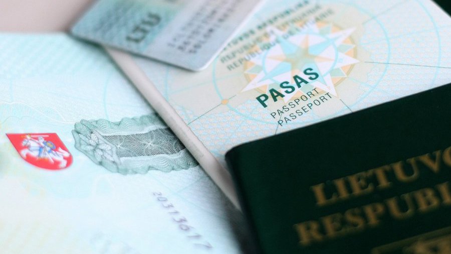 Новая услуга в Департаменте миграции: за доплату будет доставлять документы на дом - Литва и страны Балтии
