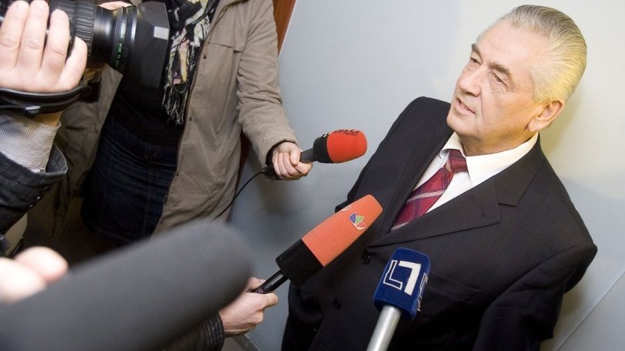 Buvusiam Lietuvos banko vadovui siūloma pora metų kalėjimo ir veik 20 tūkst. Lt bauda
 - Įvykiai ir kriminalas