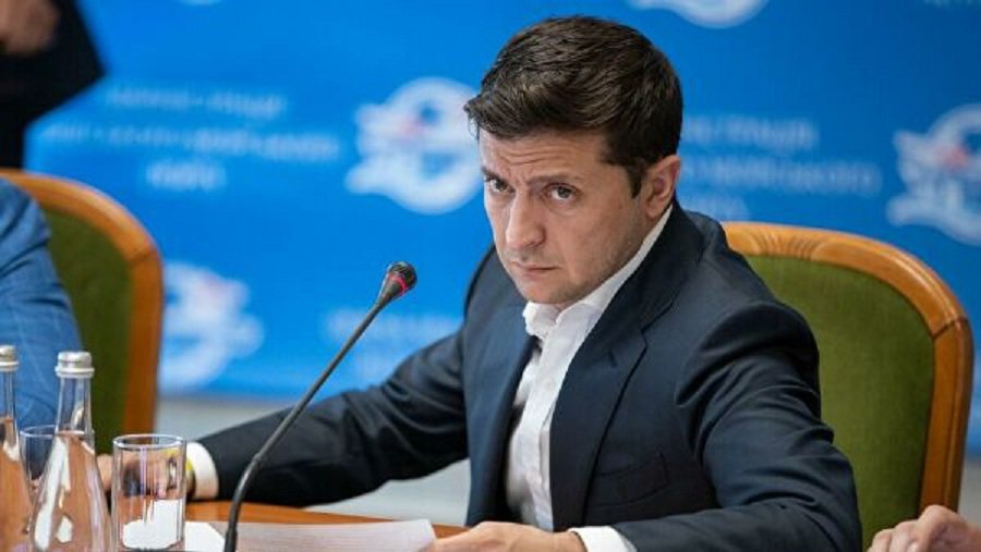 Зеленский назвал легализацию оружия преждевременной для Украины - В Мире
