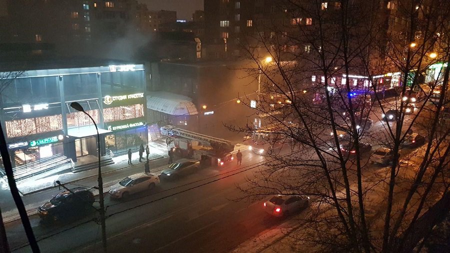 В Москве горит ночной клуб "16 тонн" - В Мире