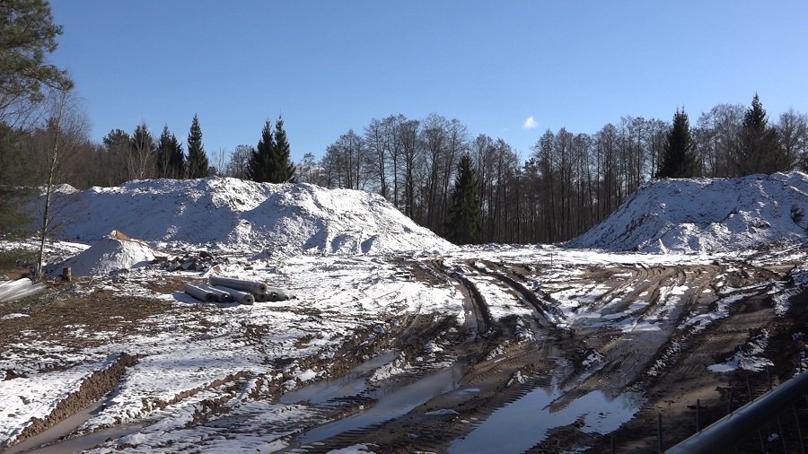 Почему в Висагинасе приостановлено строительство насыпной горки (добавлено видео) - В Висагинасе