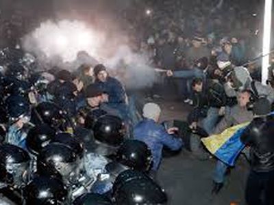 Беркут: Любая демократическая страна разогнала бы майдан водометами - В Мире
