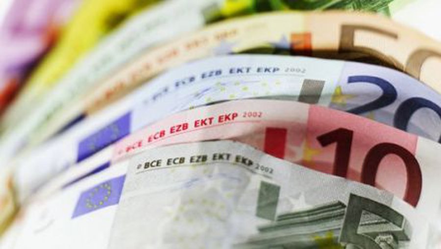 «Сексуальный» подход прибалтов к кризисному евро: скрытый мотив отказа от суверенитета
 - В Мире