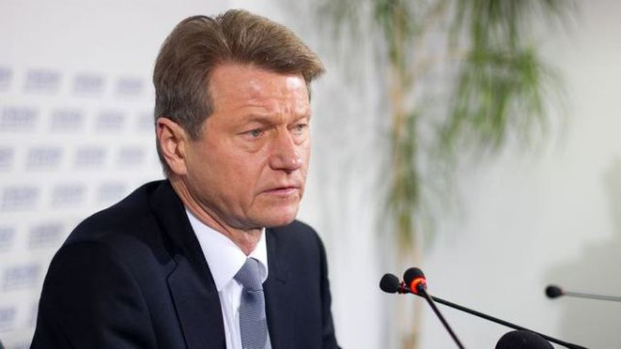Экс-президент Литвы: В свободной стране депутатов не должны укладывать лицом в пол - Литва и страны Балтии