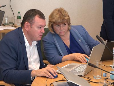 Ar tris kartus pasakytas teiginys „VISKAS SKAIDRU“, padeda pasiekti skaidrumą? - Be cenzūros