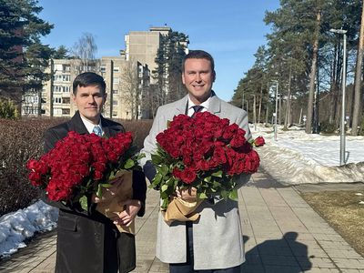 Mielos moterys,  nuoširdžiai sveikiname Jus Tarptautinės moters dienos proga! - Sveikinimai
