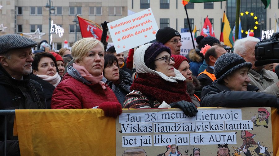 Бастующие учителя Литвы призвали президента наложить вето на госбюджет на 2019 год - Литва и страны Балтии