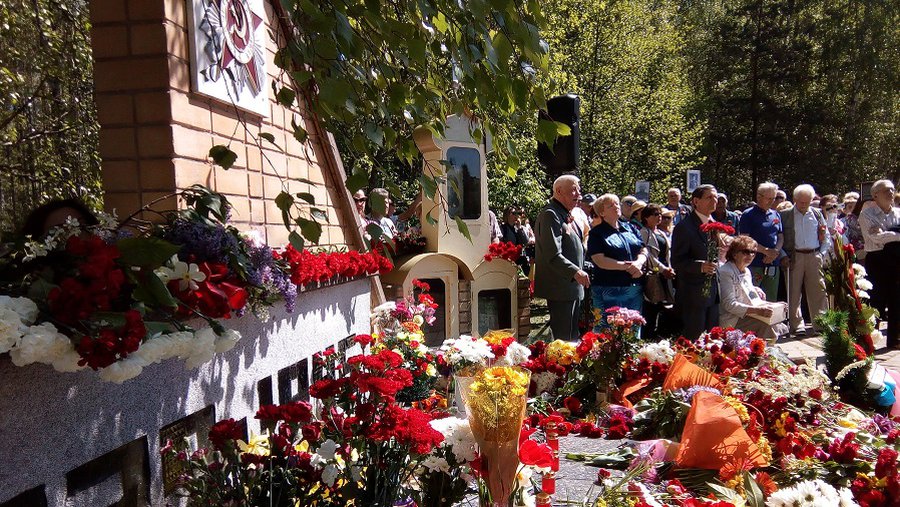 День Победы: в Висагинасе, на мемориалах в Турмантасе, Смалвосе, Римше и Дукштасе (видео) - В Висагинасе