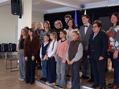 „Kartų tiltas“: nuo jaunųjų talentų iki didžiosios scenos | Savaitės kontūrai (video) - Visagine