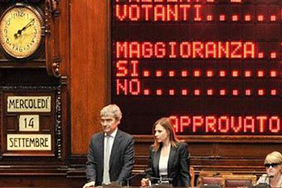 Итальянский парламент одобрил план сокращения расходов
                                 - В Мире