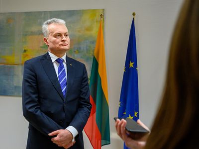 Работодатели обязались не снижать зарплаты, если будут одобрены предложения президента - Литва и страны Балтии