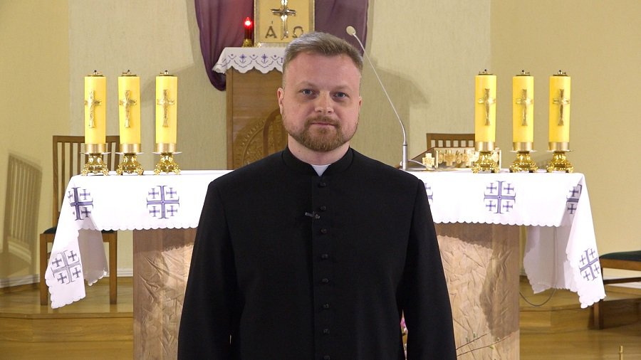Ксендз Раймундас Юролайтис поздравляет всех католиков со светлой Пасхой (видео) - В Висагинасе
