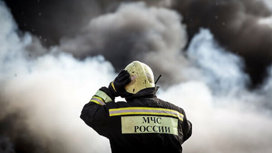 В Ленинградской области горит нефтеперерабатывающий завод - В Мире