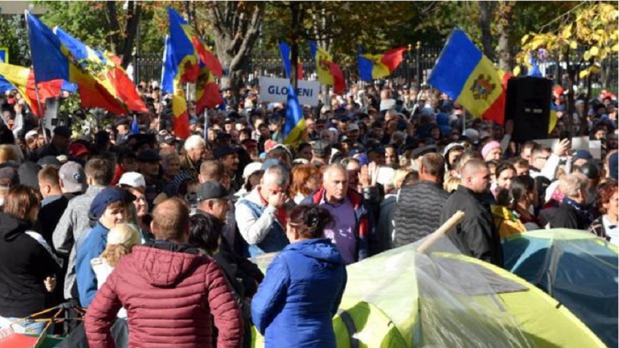 СМИ: В столице Молдовы проходит бессрочная акция протеста - В Мире