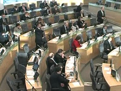 Временный закон о снижении пенсий и других социальных выплат принят - Литва и страны Балтии
