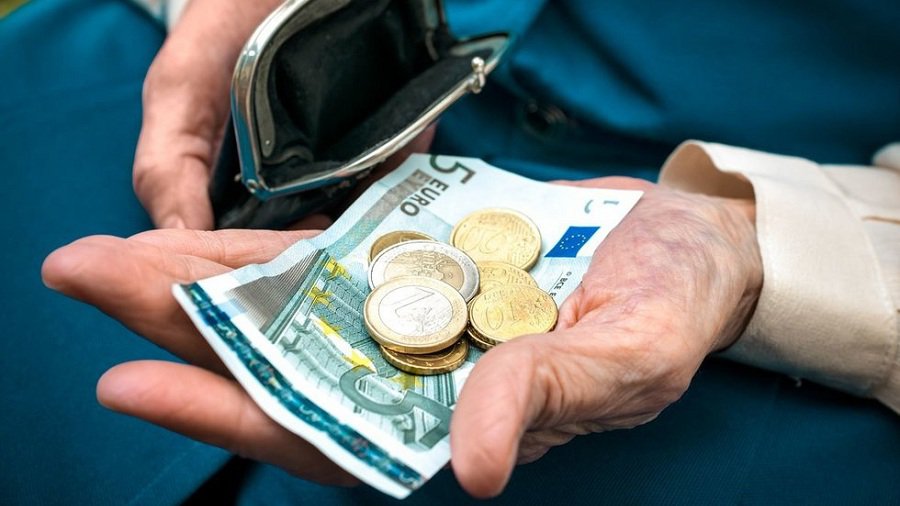Prezidentė pasirašė pensijų sistemos pokyčių įstatymus - Lietuva ir Baltijos šalys