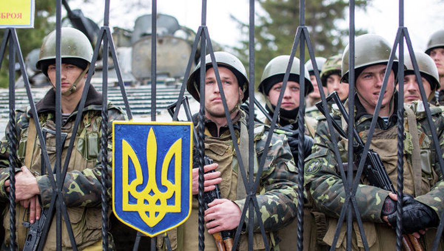 Военных, желающих проголосовать в Крыму, не выпускают из частей - В Мире